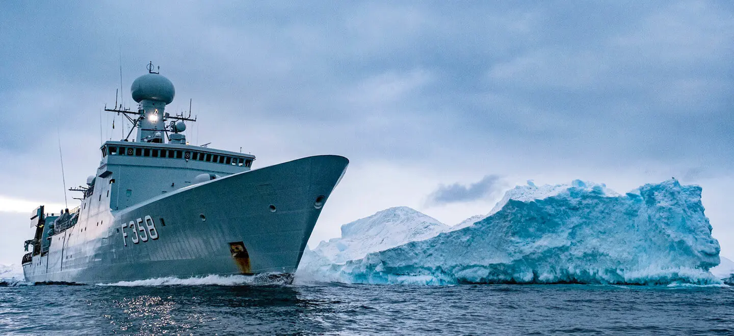 Fregatte im Eismeer