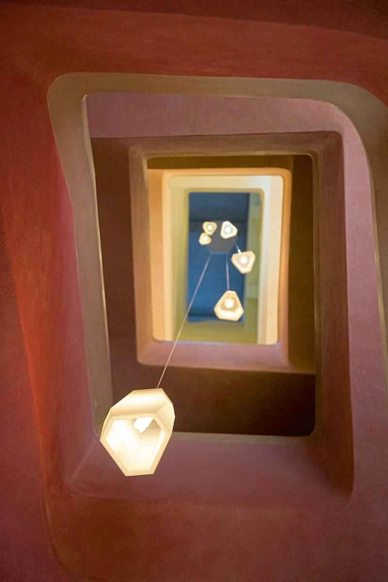 Treppenaufgang aus der Froschperspektive