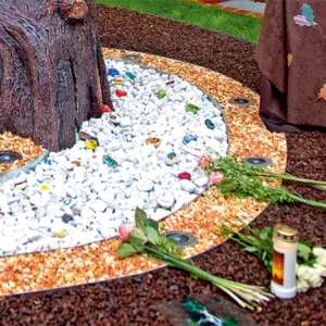 Die beschädigte Tür des antisemitischen Anschlags auf die Synagoge von Halle im Jahr 2019.